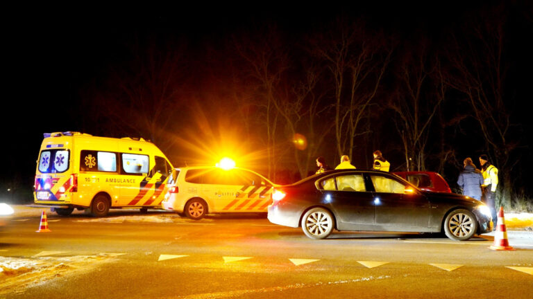 Vrouw gewond bij aanrijding met BMW op Heilooër Tolweg