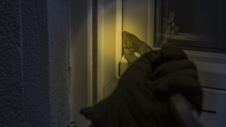 Inbreker in Heiloo actief die ‘s avonds via eerste verdieping inbreekt