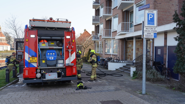 [UPDATE] Man steekt eigen appartement in brand en gaat er vandoor