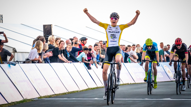 Bergenaar Joeri Schaper (16) Nederlands kampioen wielrennen bij nieuwelingen