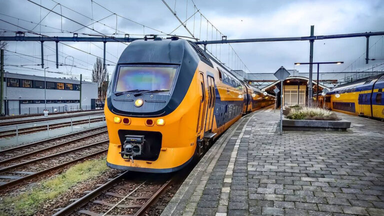 NS gaat stoppen met snelle spitstrein Alkmaar-Beverwijk-Haarlem