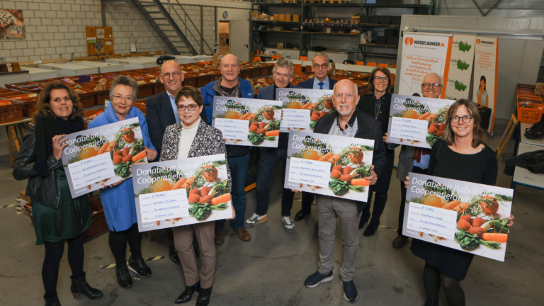 Voedselbanken in Noord-Holland Noord krijgen 100.000 euro uit Rabobank Coöperatiefonds