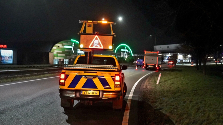 Vrachtwagen laat dieselspoor van honderden meters achter op N9: rijbaan voorlopig gesloten